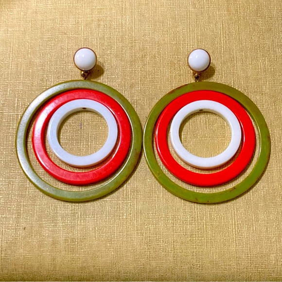 Vintage Bakelite Orange Green White Concentric Circle Hoop Clip